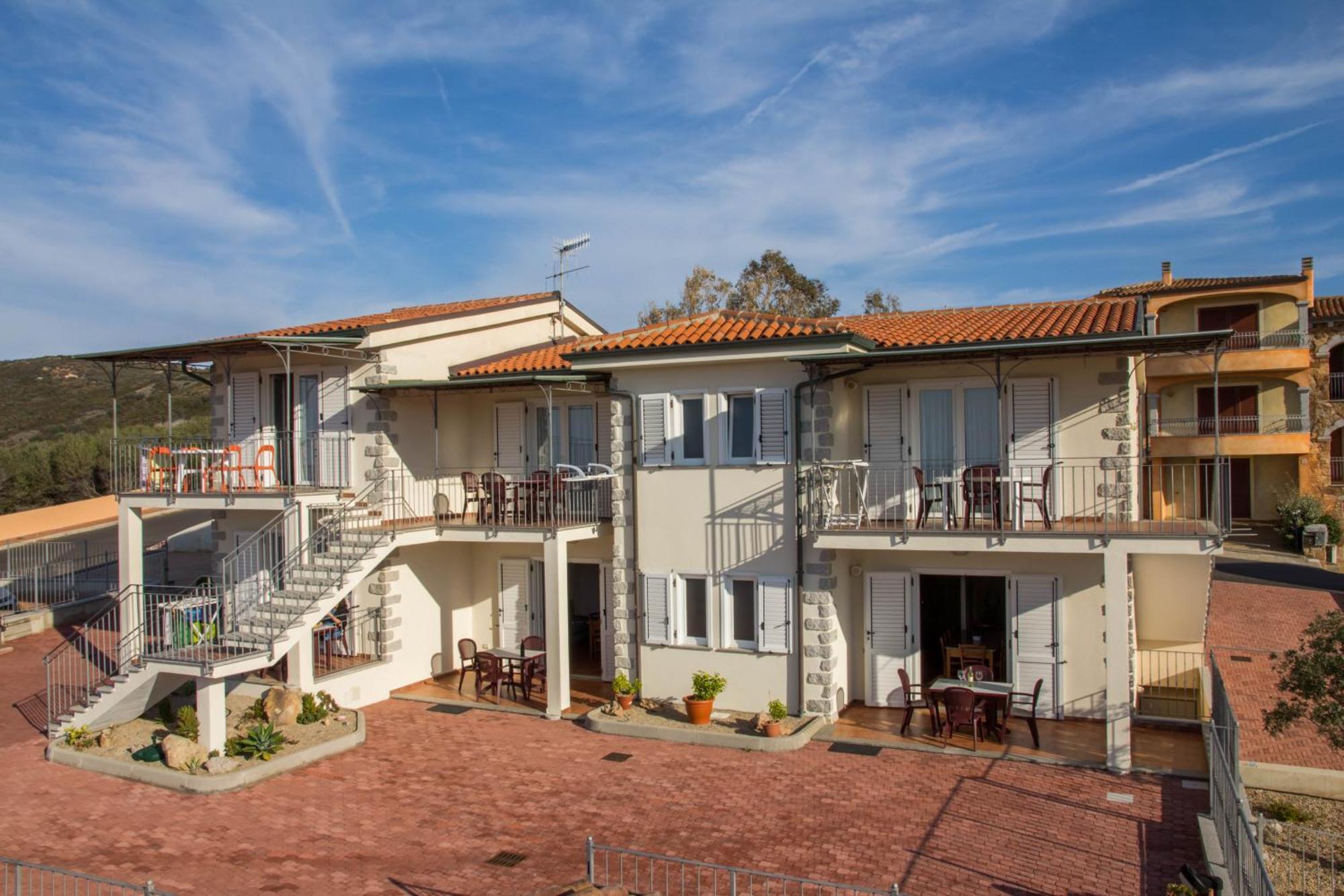 Gf Apartments Li Seddi Badesi Exterior foto