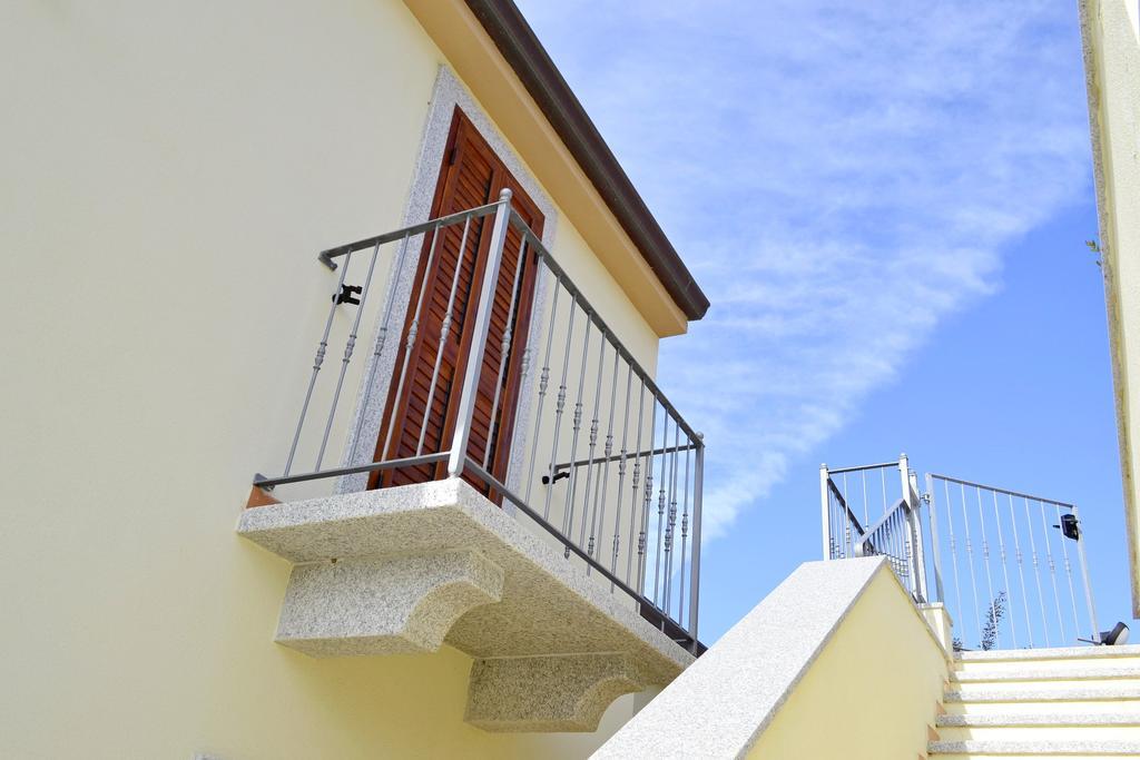Gf Apartments Li Seddi Badesi Exterior foto