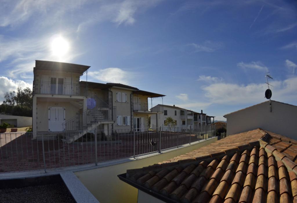 Gf Apartments Li Seddi Badesi Exterior foto