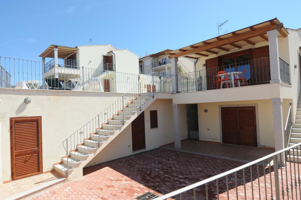 Gf Apartments Li Seddi Badesi Exterior foto