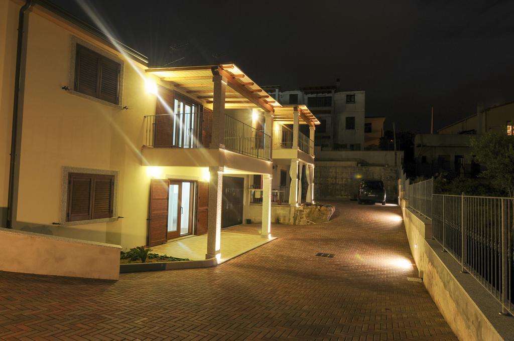 Gf Apartments Li Seddi Badesi Exterior foto