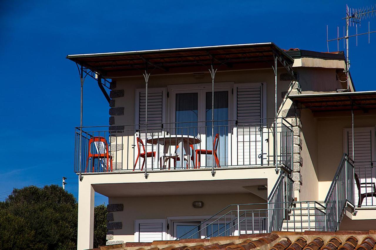 Gf Apartments Li Seddi Badesi Exterior foto