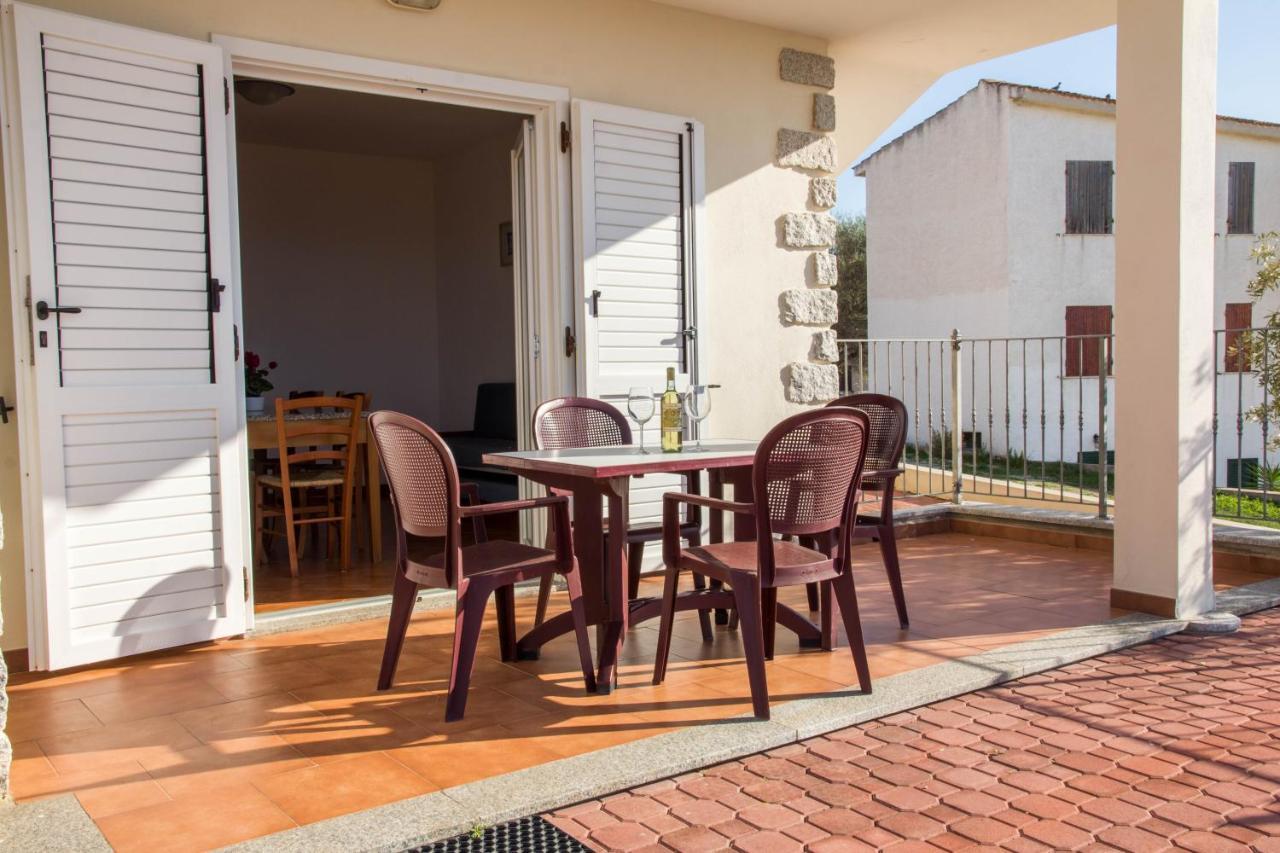 Gf Apartments Li Seddi Badesi Exterior foto