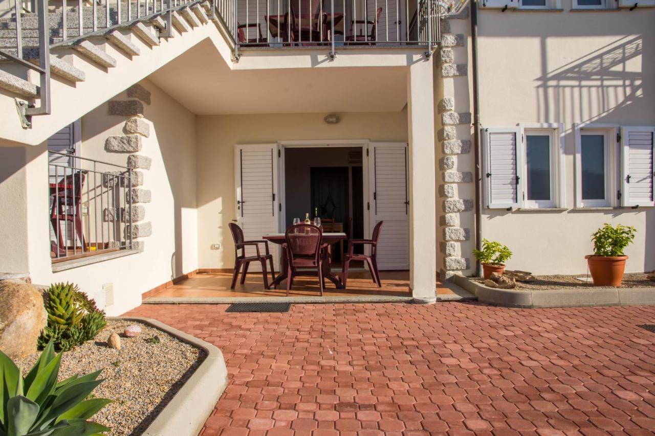 Gf Apartments Li Seddi Badesi Exterior foto