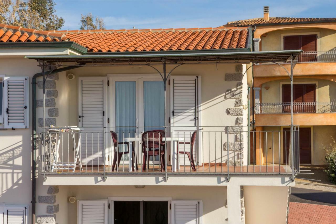 Gf Apartments Li Seddi Badesi Exterior foto